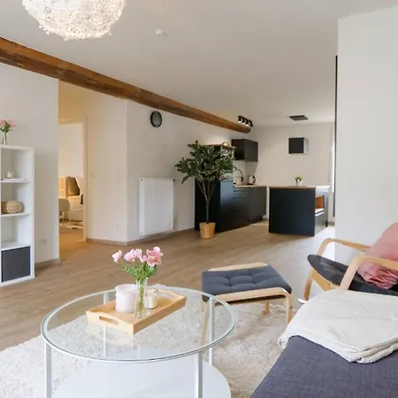 Cozy 2-bedroom With Mosel Views In Apartment *