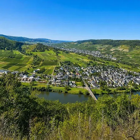 Cozy 2-bedroom With Mosel Views In