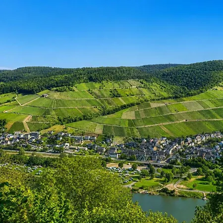 Cozy 2-bedroom With Mosel Views In